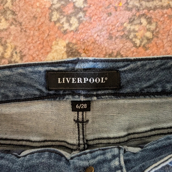 2/$20 Liverpool Blue Denim Skirt Stretchy Size 6/28 - Picture 4 of 4